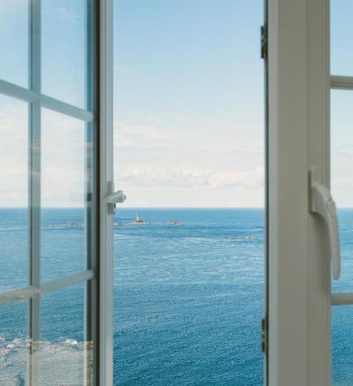 Quarto Estandar Vista Mar, The Land S End