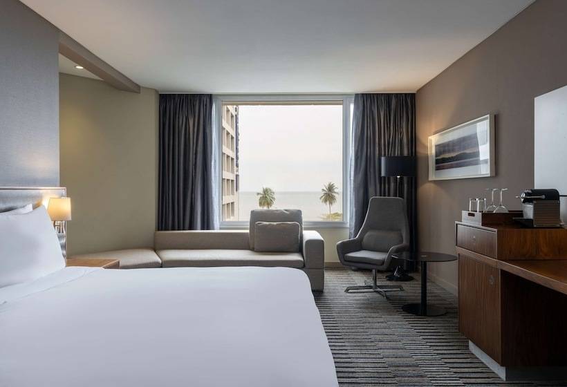 سوییت جونیور با چشم‌انداز دریا, Radisson Blu Okoume Palace Hotel, Libreville