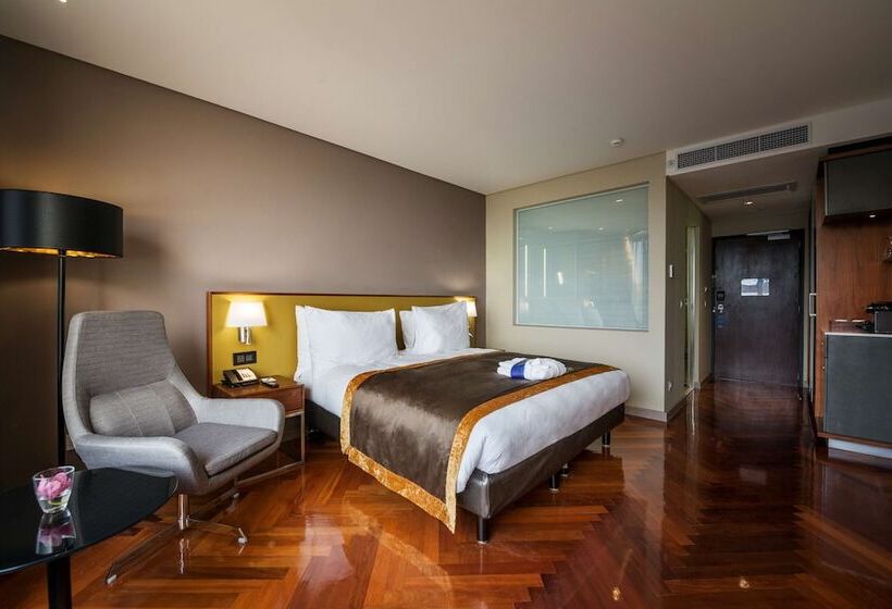 اتاق اجرایی با چشم‌انداز دریا, Radisson Blu Okoume Palace Hotel, Libreville