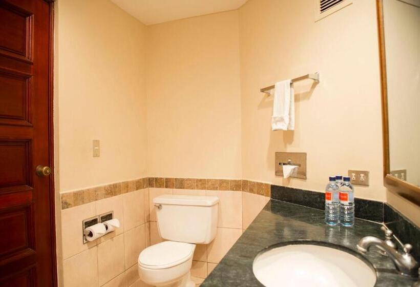 스탠다드 트리플 룸, Conquistador Hotel & Conference Center