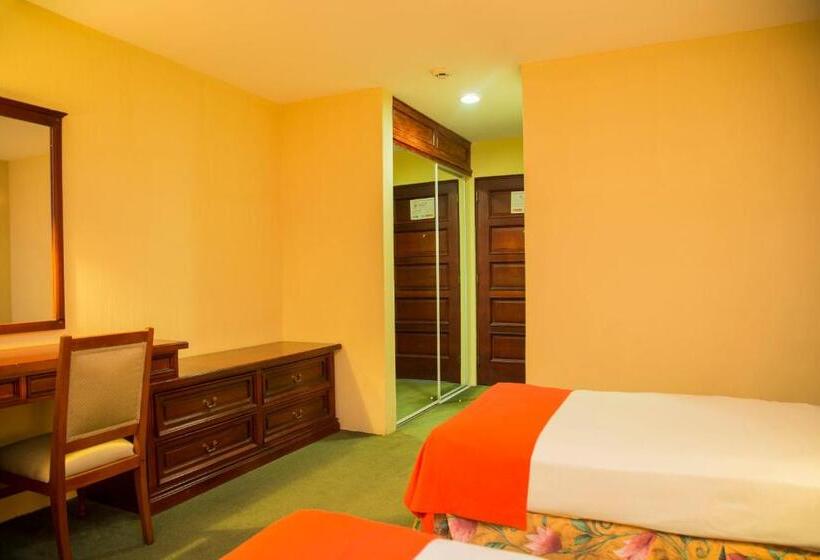 스탠다드 트리플 룸, Conquistador Hotel & Conference Center