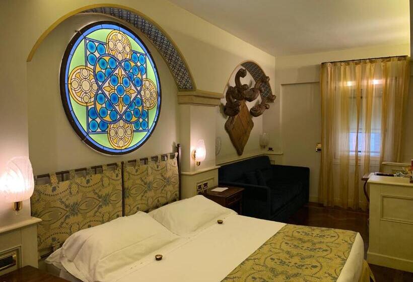 سوییت جونیور, Art Hotel Commercianti