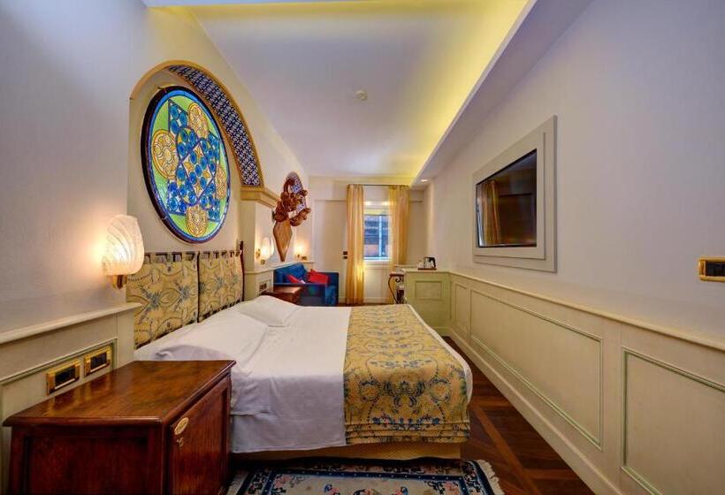 سوییت جونیور, Art Hotel Commercianti