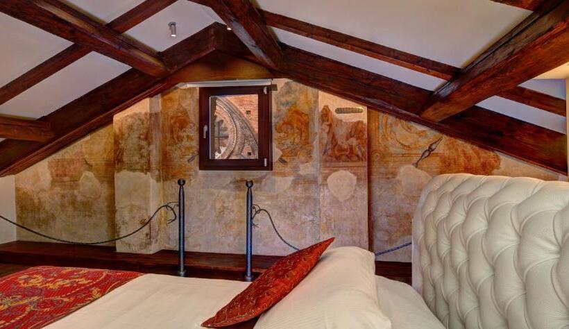 سوییت, Art Hotel Commercianti