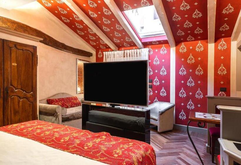 سوییت جونیور لوکس, Art Hotel Commercianti