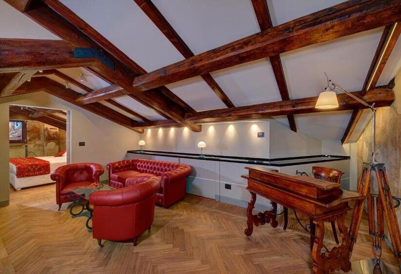 سوییت, Art Hotel Commercianti