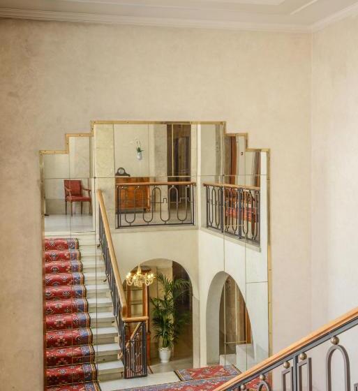 اتاق استاندارد سه نفره, Vittoria