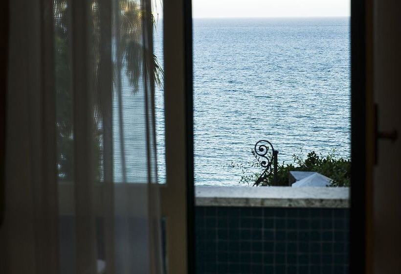 Номер Стандарт Двуспальная Кровать Вид на Море, Grande Albergo Miramare