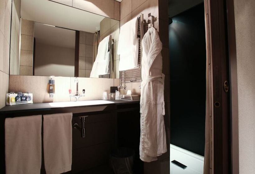 سوییت جونیور, Ih Hotels Milano Ambasciatori