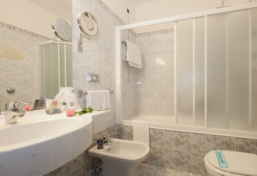 اتاق استاندارد سه نفره, Ih Hotels Milano Ambasciatori