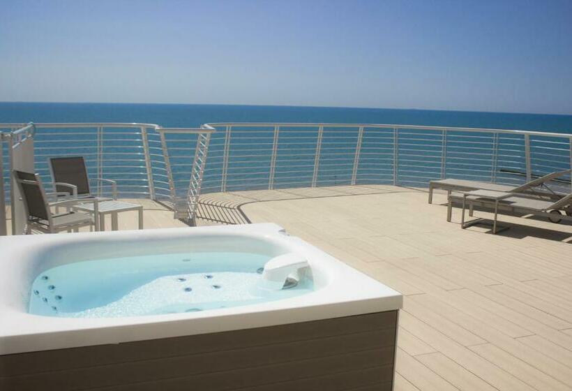 Suite Deluxe cu Vedere la  Mare, Le Soleil