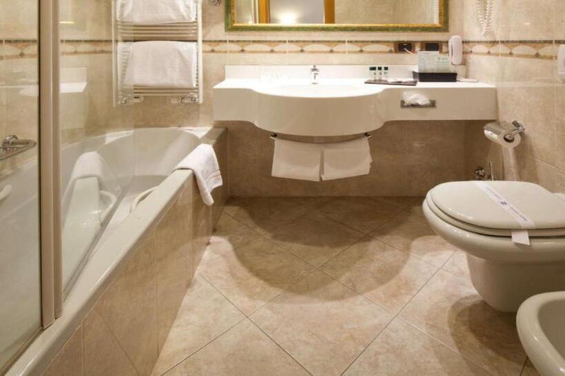 اتاق استاندارد سه نفره, Mirage Sure Hotel Collection By Best Western