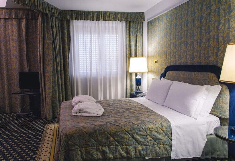 سوئیت اجرایی با چشم‌انداز دریا, Grand Hotel Excelsior