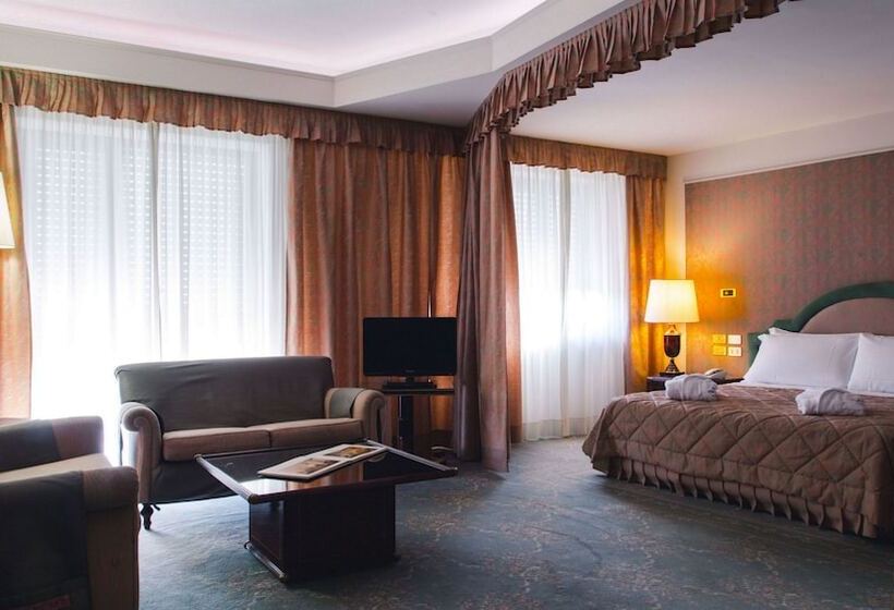 سوئیت اجرایی با چشم‌انداز دریا, Grand Hotel Excelsior