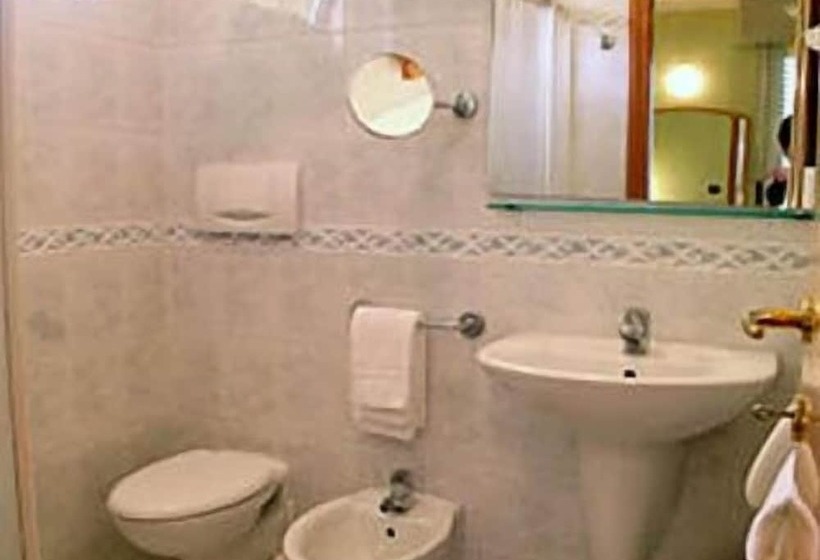 اتاق استاندارد سه نفره, Ambra