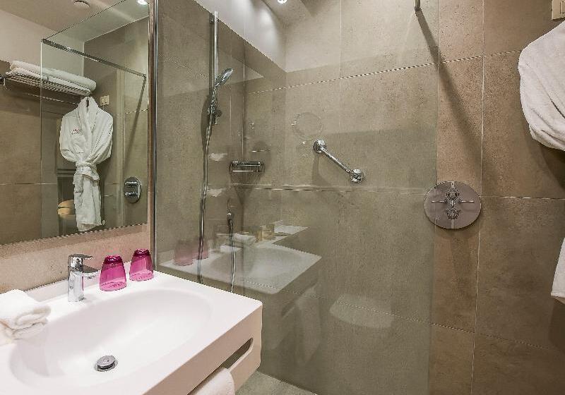 اتاق استاندارد با تخت بزرگ, Crowne Plaza Rome St. Peter S, An Ihg