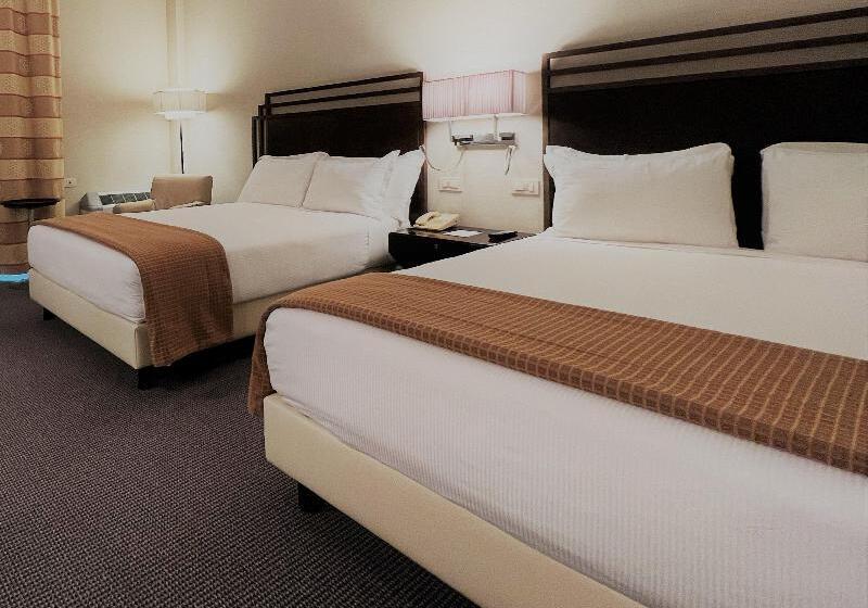 اتاق استاندارد با چشمانداز استخر, Crowne Plaza Rome St. Peter S, An Ihg