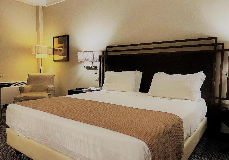 اتاق استاندارد با تخت بزرگ, Crowne Plaza Rome St. Peter S, An Ihg