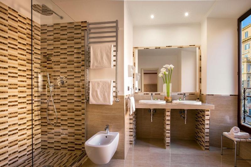 اتاق استاندارد چهار تخته, La Residenza