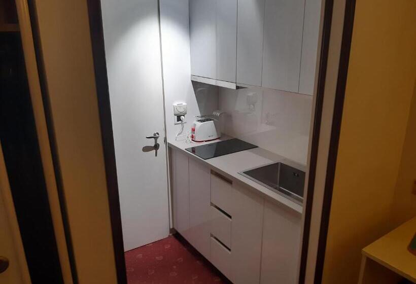 Студия Стандарт, Relais Leon D'oro