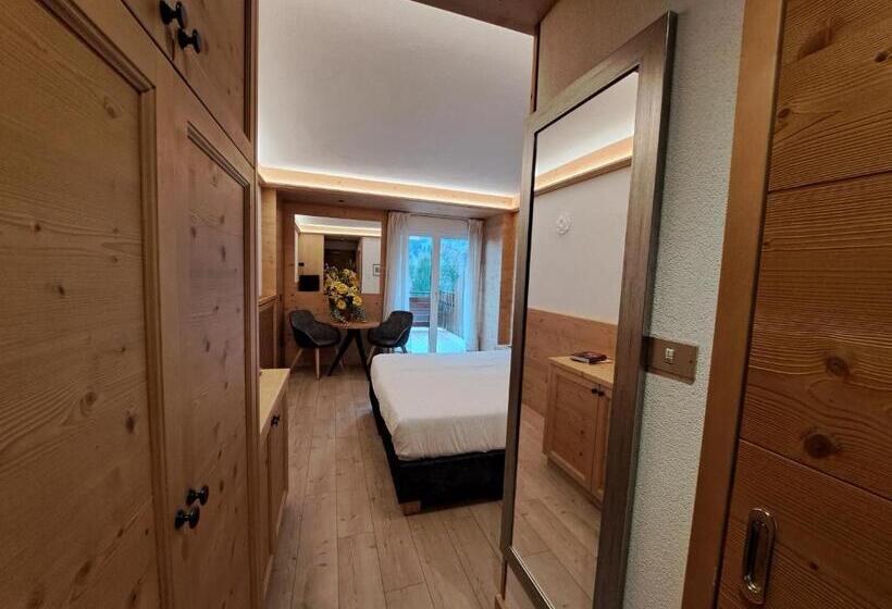 Трехместный Номер Стандарт с Балконом, Lake&nature Hotel Gloria
