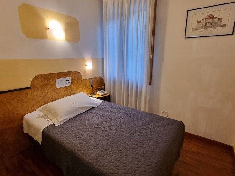 اتاق استاندارد یک نفره, Cityhotel Cristina Vicenza
