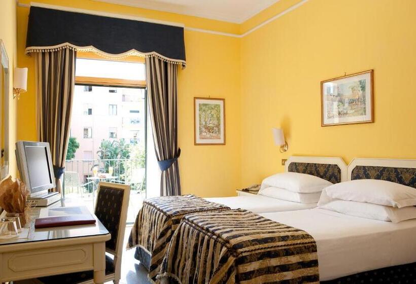 Quarto Triplo Clássico, Imperial Hotel Tramontano