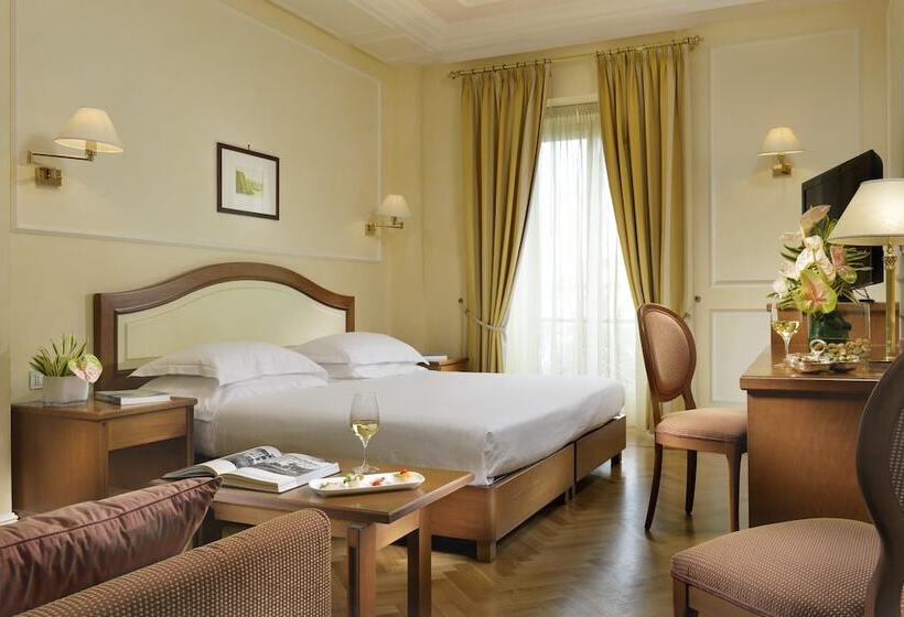 سوئیت جونیور با چشم‌انداز, Royal Hotel Sanremo