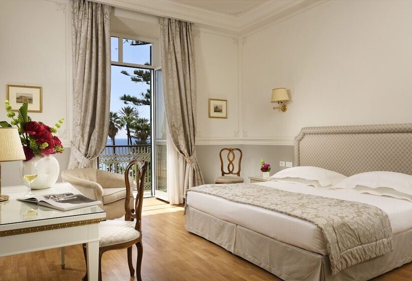 سوییت جونیور با چشم‌انداز دریا, Royal Hotel Sanremo