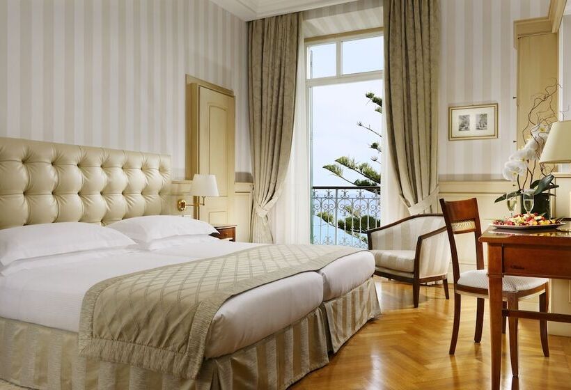 اتاق سوپریور با چشم‌انداز دریا و بالکن, Royal Hotel Sanremo