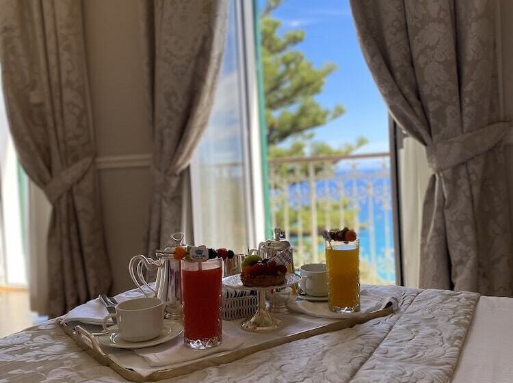 سوییت با چشم‌انداز دریا, Royal Hotel Sanremo