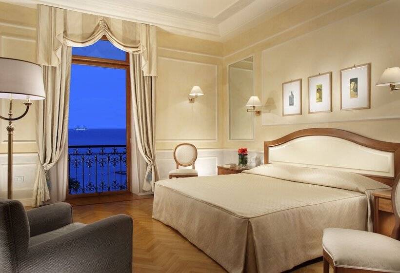 سوییت با چشم‌انداز دریا, Royal Hotel Sanremo