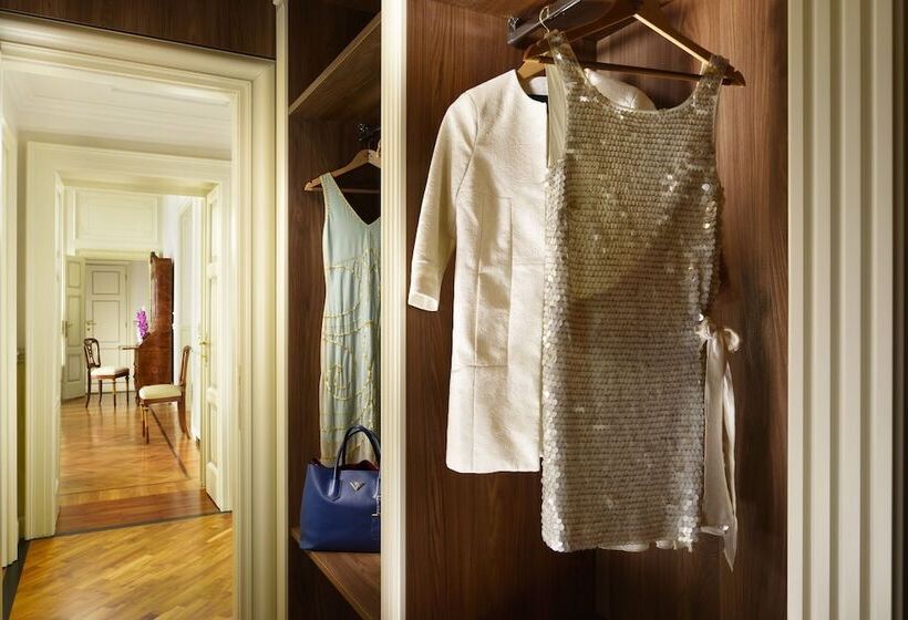 سوییت جونیور لوکس با چشم‌انداز دریا, Royal Hotel Sanremo