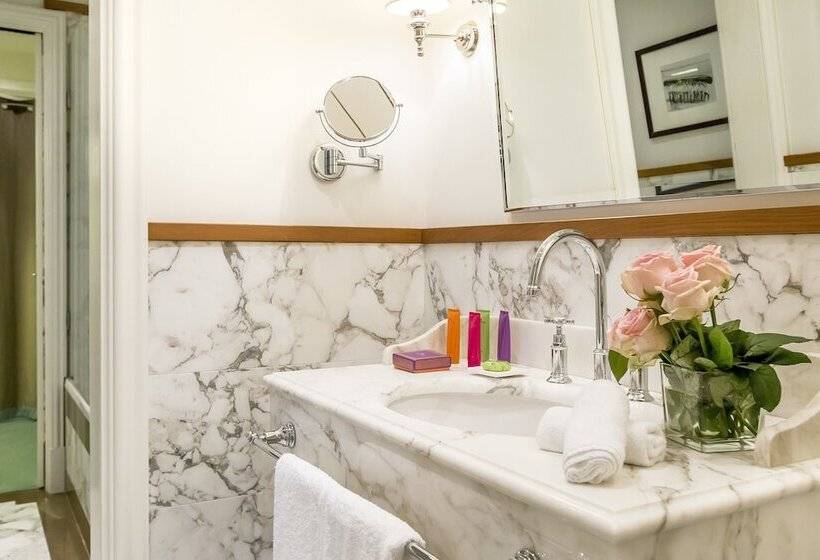 سوییت جونیور با چشم‌انداز دریا, Savoia Excelsior Palace Trieste   Starhotels Collezione