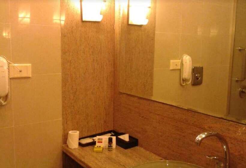 Номер Deluxe, The Lalit Ashok