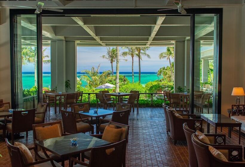 اتاق سوپریور با چشم‌انداز دریا, The Moon Beach Museum Resort