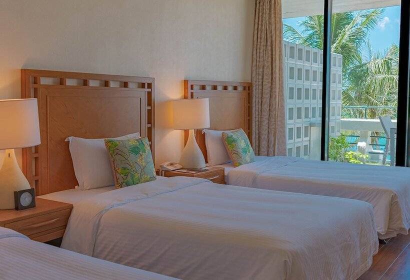 اتاق لوکس با چشم‌انداز دریا, The Moon Beach Museum Resort