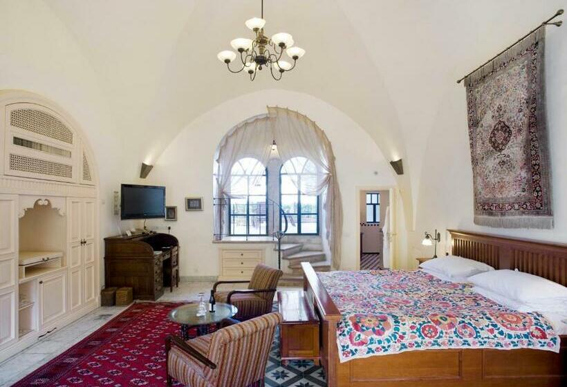 סוויטת ג'וניור, The American Colony Hotel   Small Luxury Hotels Of The World