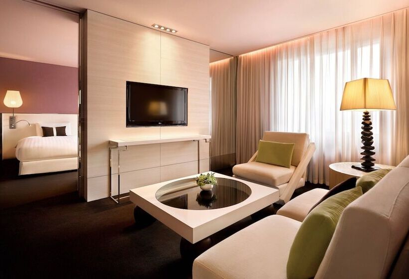 سوئیت کلاب, The Plaza Seoul, Autograph Collection