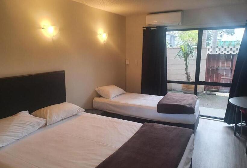 스탠다드 스튜디오, Ascot Epsom Motel