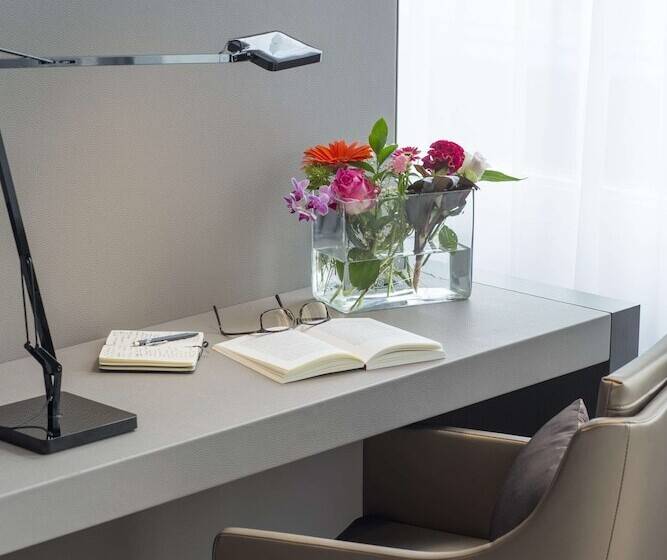اتاق پریمیوم سه تخته, Anantara Grand Krasnapolsky Amsterdam