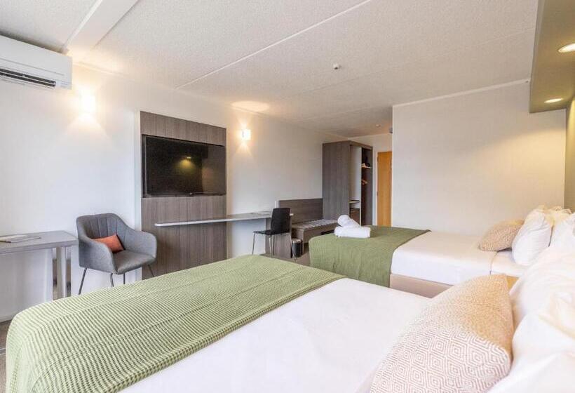 Номер Superior с Балконом, Auckland Rose Park