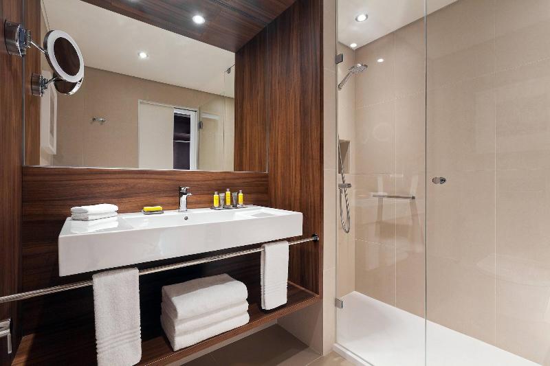 חדר סופריור נוף לבריכה, Lisbon Marriott