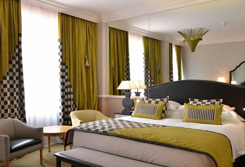 Номер Клуб, Hyatt Regency Harare The Meikles