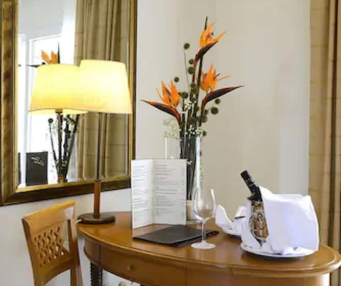 اتاق استاندارد سه تخته با چشم‌انداز استخر, Vincci Saphir Palace & Spa