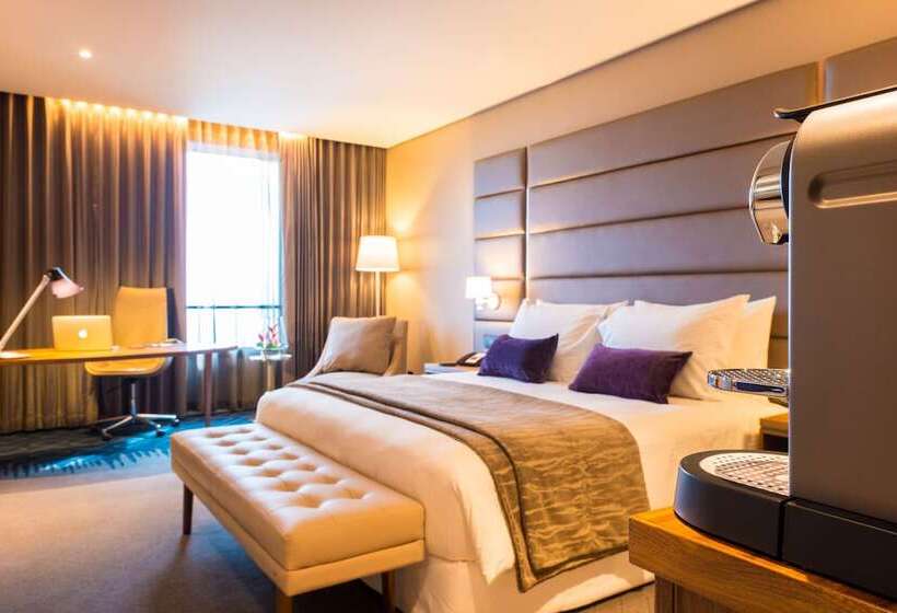 اتاق کلاس بیزنس, 2 Fevrier, Lome