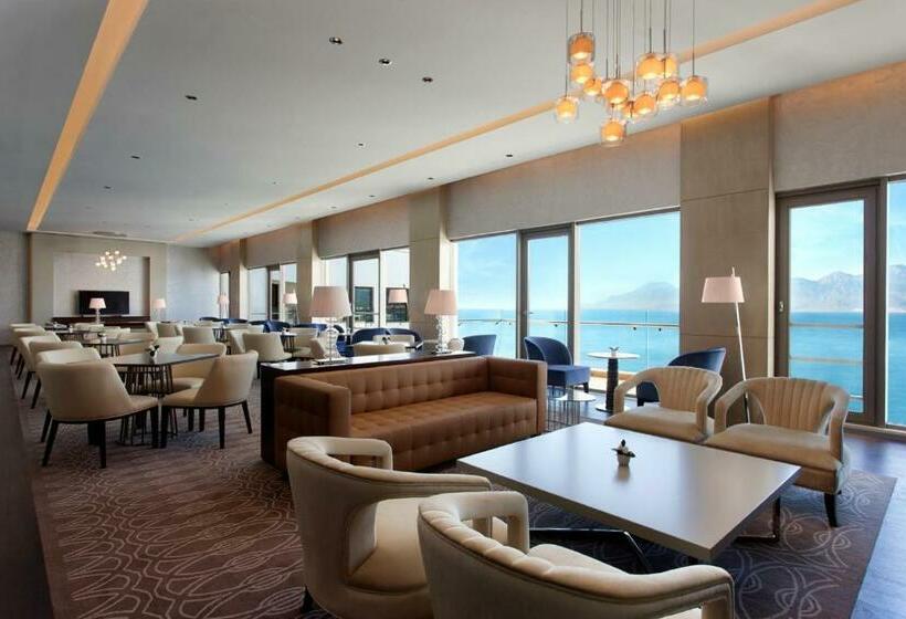 اتاق لوکس با چشم‌انداز دریا, Akra Antalya