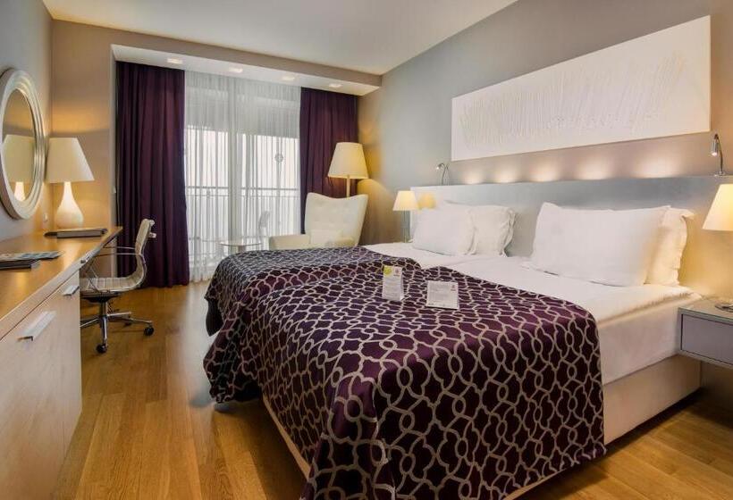 اتاق لوکس با چشم‌انداز دریا, Akra Antalya