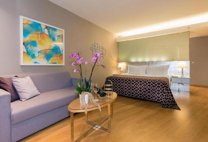 اتاق لوکس با چشم‌انداز دریا, Akra Antalya