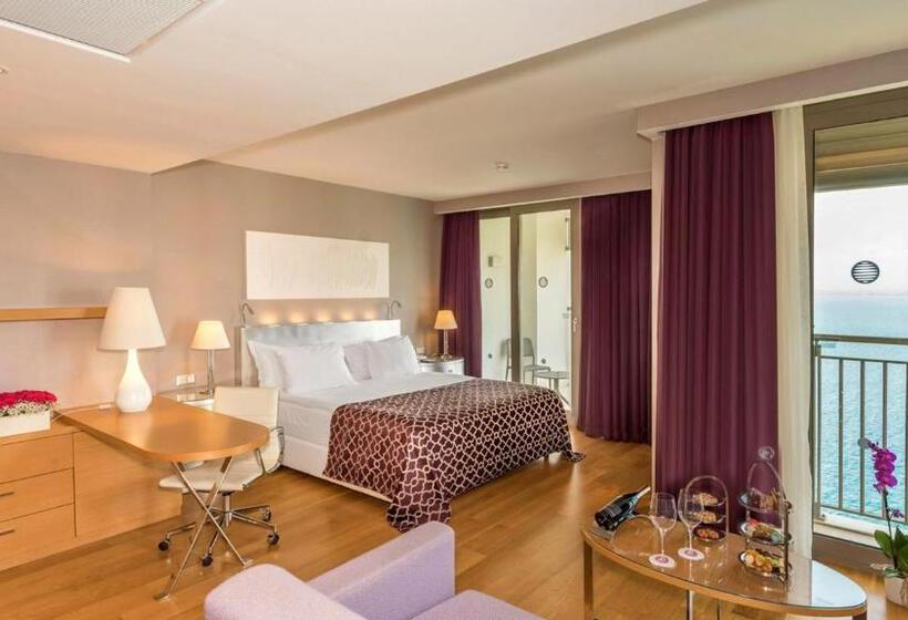 اتاق لوکس با چشم‌انداز دریا, Akra Antalya